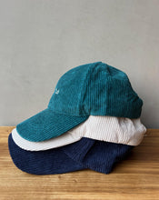 Load image into Gallery viewer, organic corduroy alex cap off-white - Rocca Club
