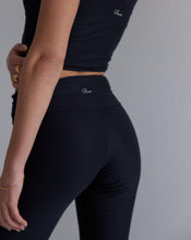 Load image into Gallery viewer, sustainable athleisure ralph leggings black - Rocca Club
