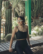 Load image into Gallery viewer, sustainable athleisure esmé top black - Rocca Club

