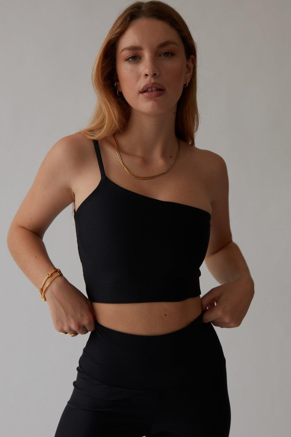 sustainable athleisure esmé top black - Rocca Club