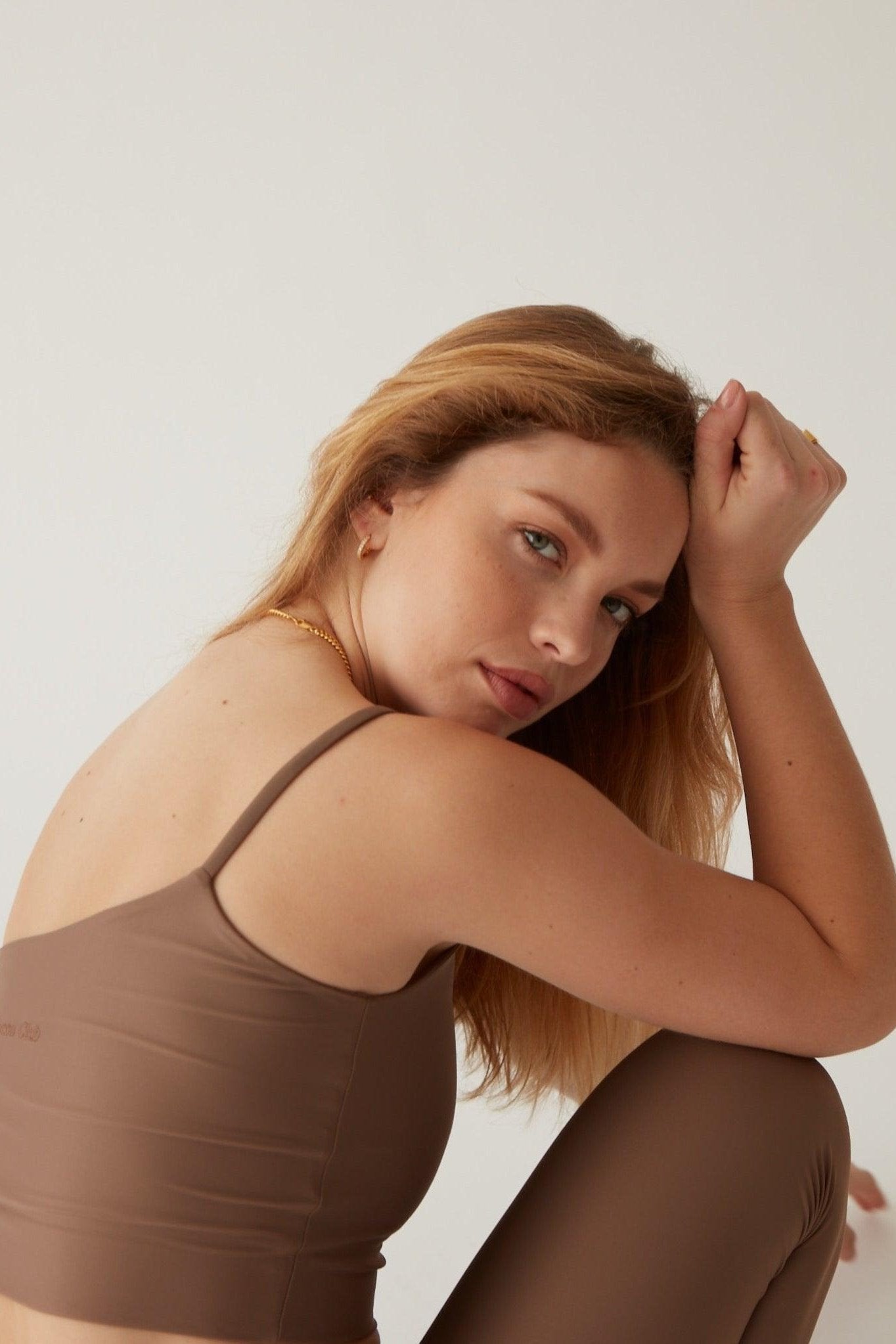 sustainable athleisure esmé top taupe - Rocca Club